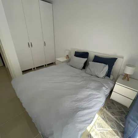 Seaview Oasis Апартаменты Нэводари